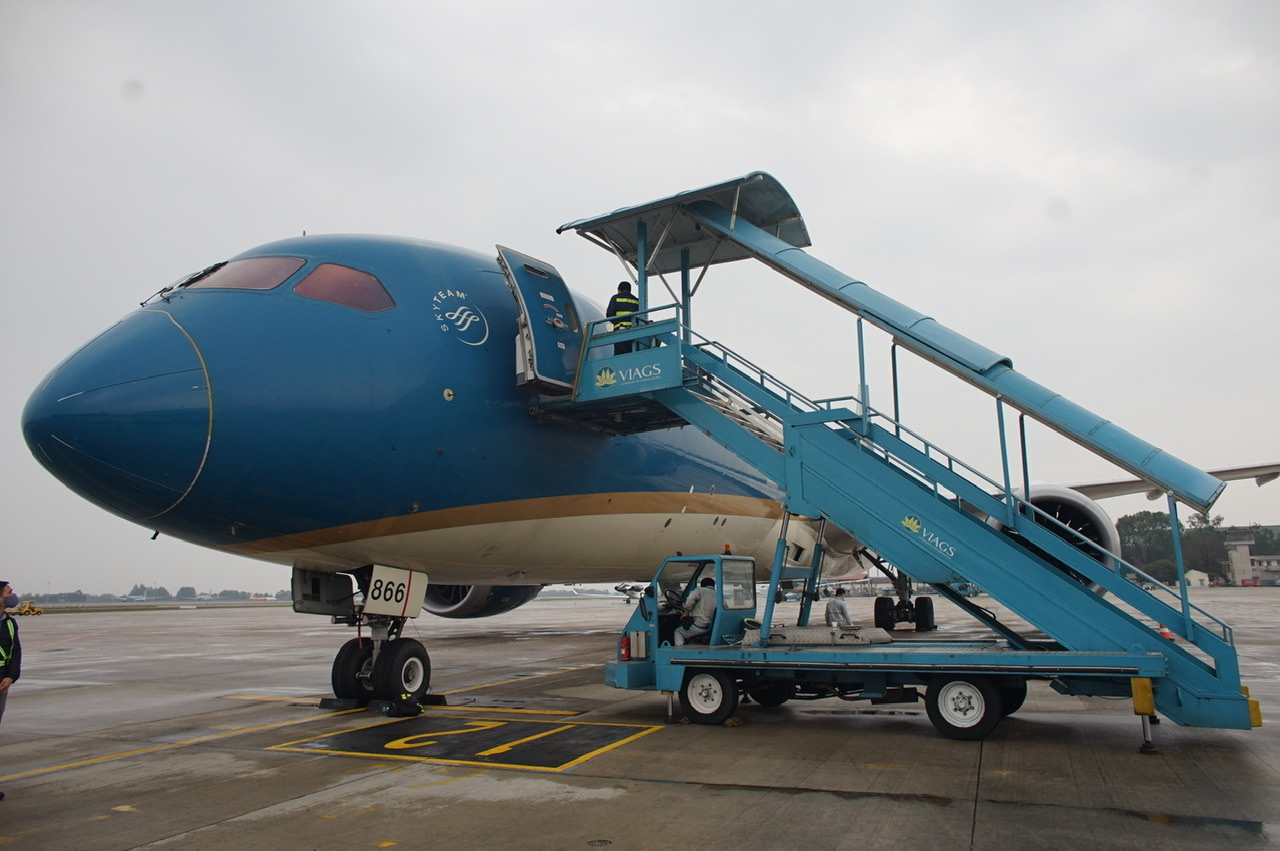 Chiế máy bay của Hãng Hàng không Quốc gia Việt Nam đã chính thức khởi hành đón người Việt mắc kẹt tại Ukraine về nước.