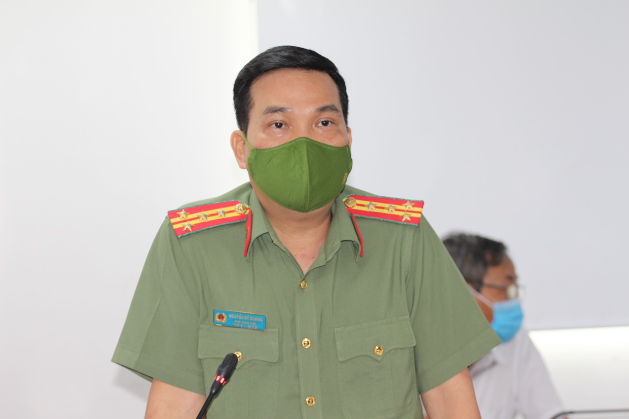 Đại tá Nguyễn Sỹ Quang thông tin tại cuộc họp báo