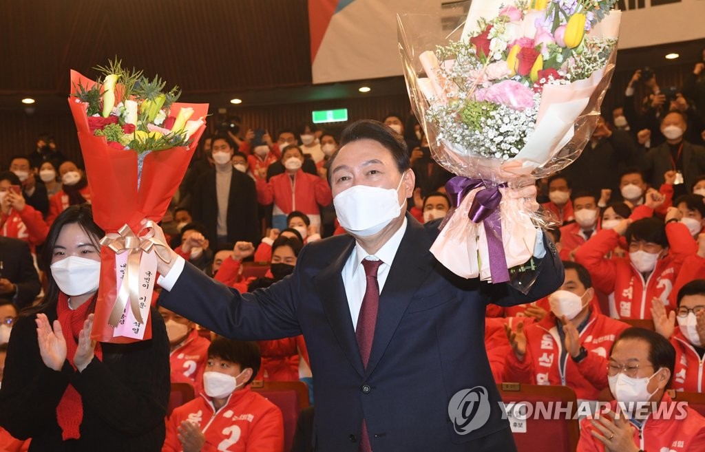 Ông Yoon Suk-yeol đắc cử Tổng thống Hàn Quốc với chiến thắng sít sao.