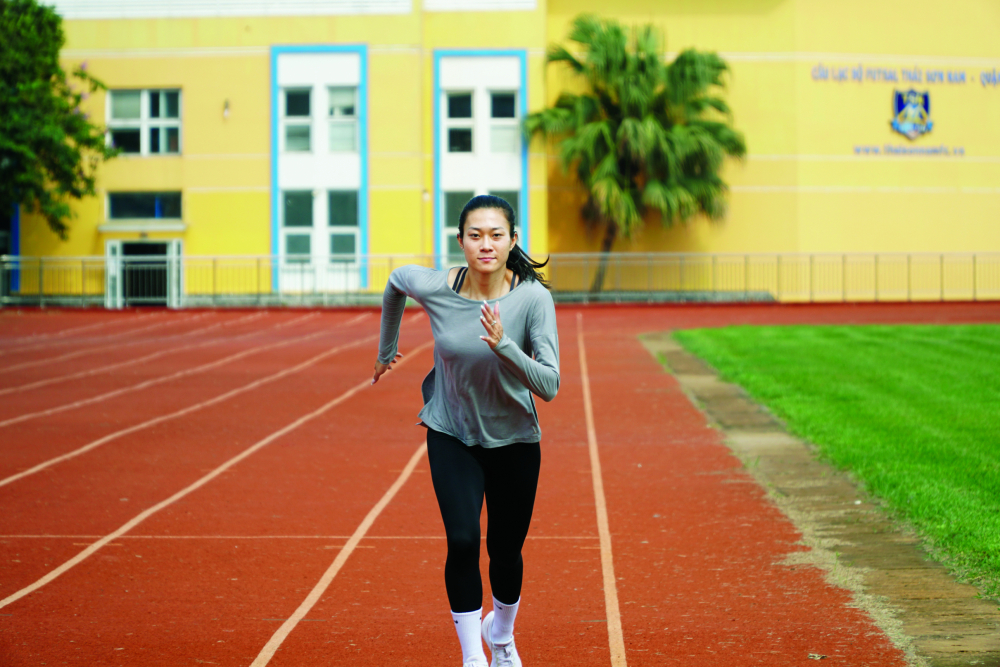 Vận động viên Lê Tú Chinh trong một buổi tập luyện ở Trung tâm Thể dục Thể thao quận 8, TP.HCM - ẢNH: TAM NGUYÊN