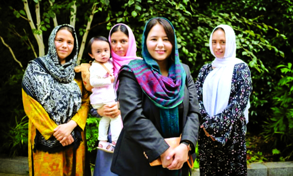 Zahra Joya cùng các chị em và cháu gái  của mình  ẢNH: GUARDIAN