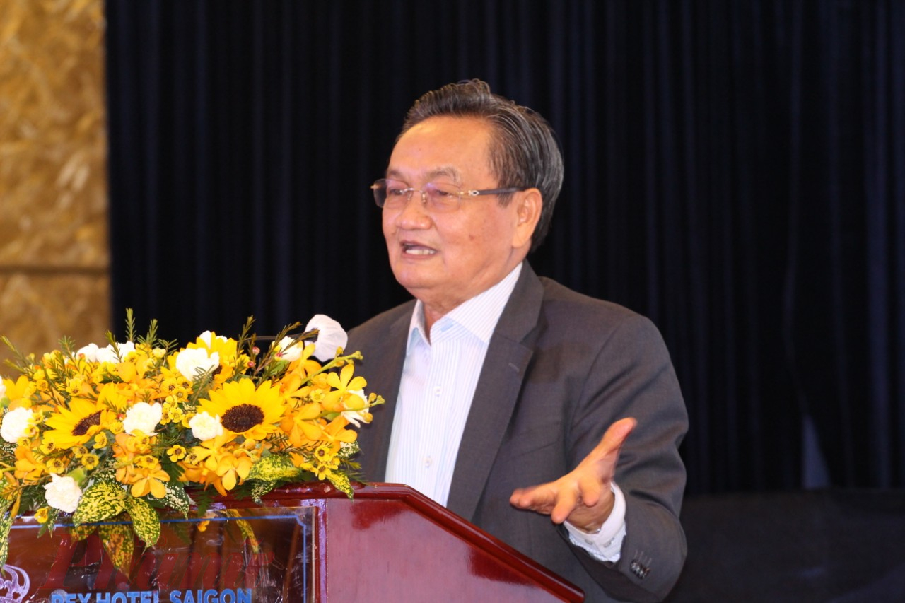 Tiến sĩ Trần Du Lịch - Thành viên Hội đồng tư vấn chính sách tài chính tiền tệ Quốc gia phát biểu tại tọa đàm.