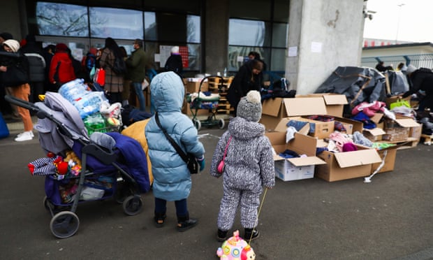 Một tổ chức từ thiện của Ba Lan cho biết những đứa trẻ bị cha mẹ gửi một mình đến gặp họ hàng bên kia biên giới đang đến mà không có ai đến gặp. Ảnh: Beata Zawrzel / NurPhoto / Rex / Shutterstock