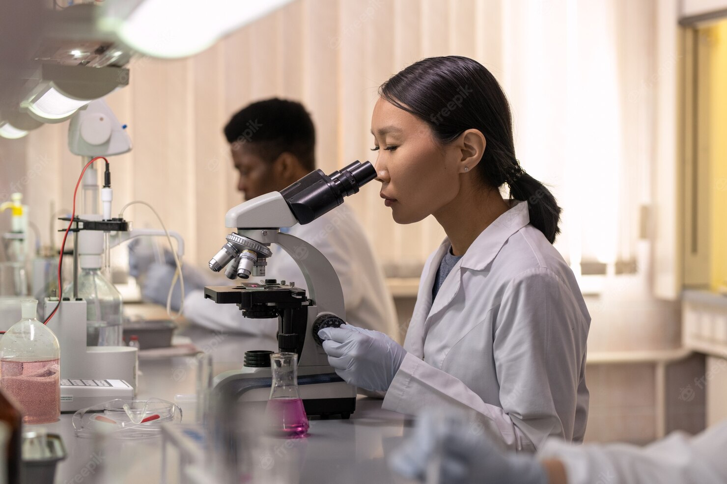 Nhiều lĩnh vực khoa học vẫn còn thiếu bóng dáng của phụ nữ - Ảnh: Times Higher Education