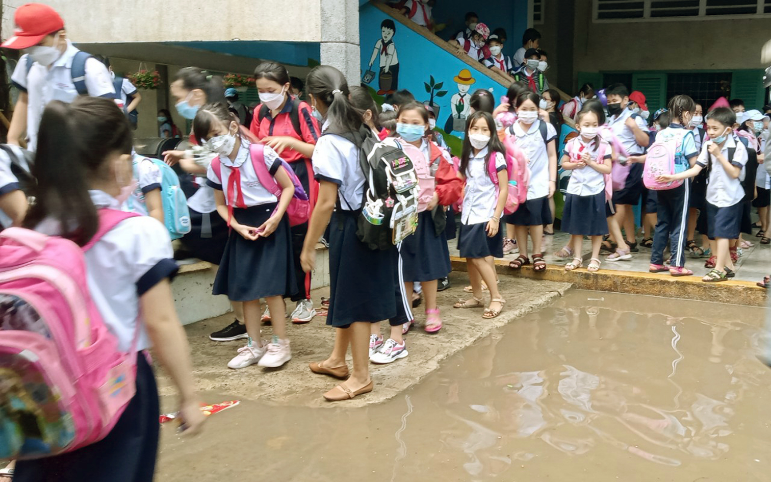 Phụ huynh không nên quá lo lắng về vấn đề hậu COVID-19 vì theo bác sĩ trẻ ít bị di chứng sau khi khỏi bệnh - ẢNH: N.H.