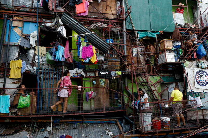 Một khu lao động nghèo ở Manila (Philippines) trong thời điểm bị phong tỏa vì COVID-19 xảy ra hồi tháng 5/2020 - Ảnh: Reuters