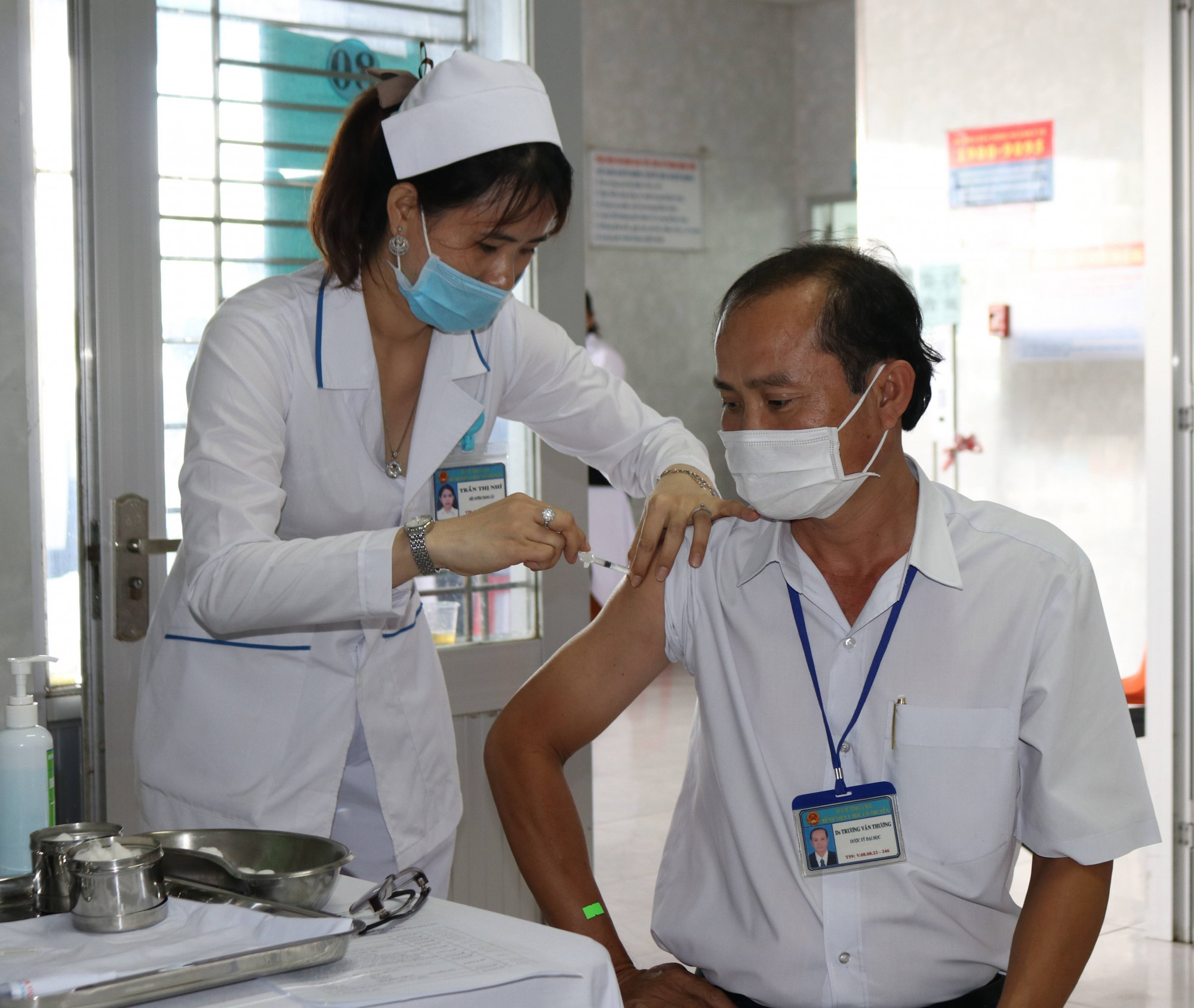 Ngành y tế tỉnh Cà Mau tổ chức tiêm vắc xin ngừa COVID-19 cho cán bộ, công nhân viên chức 
