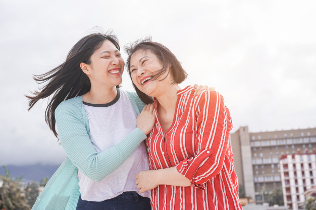 Thực tế cuộc sống cho thấy, coi nhau như ruột thịt là một cái bẫy ngọt ngào (Ảnh minh họa)