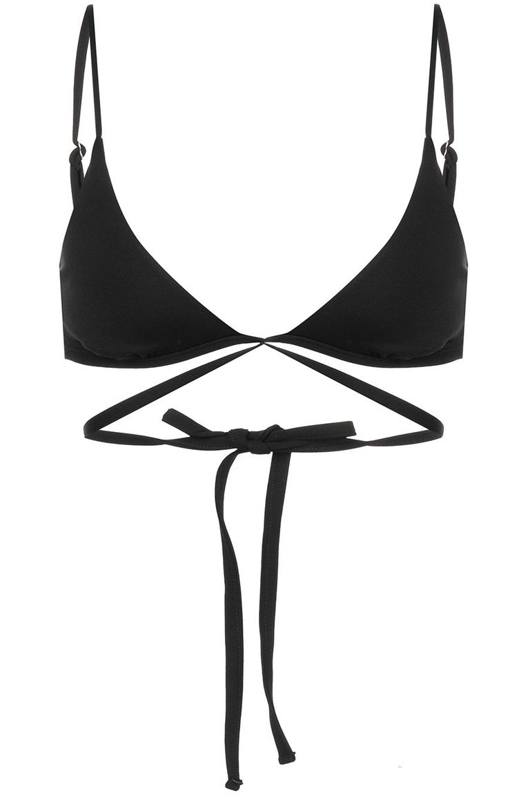 10. Bikini tam giác cổ điển của Jonathan Simkhai ôm lấy cơ thể giúp bạn tự tin và thể hiện sự gợi cảm một cách tự nhiên. Bạn có thể mặc với một chiếc áo khoác mỏng và quần sooc chéo khi đi dạo trên bãi biển.