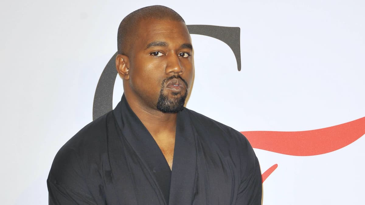 Kanye West thời gian qua liên tục vướng vào các lùm xùm từ chuyện tình cảm đến mạng xã hội.