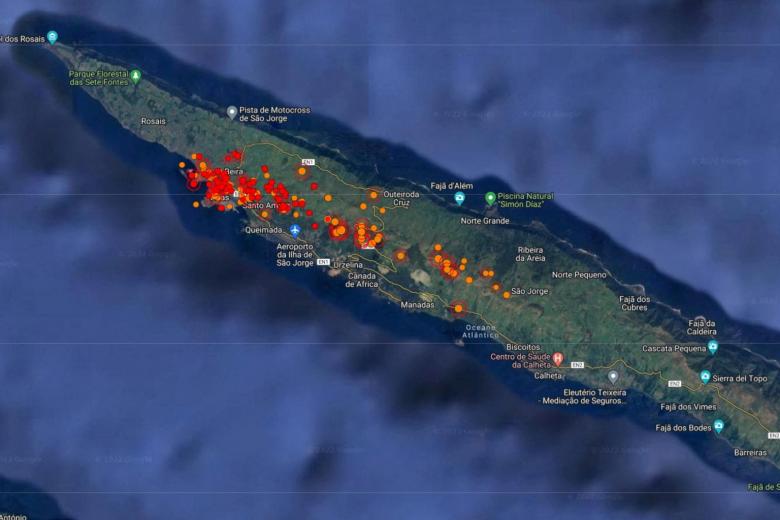 Một bản đồ vệ tinh cho thấy hoạt động địa chấn tại đảo Sao Jorge, vào ngày 21 tháng 3 năm 2022