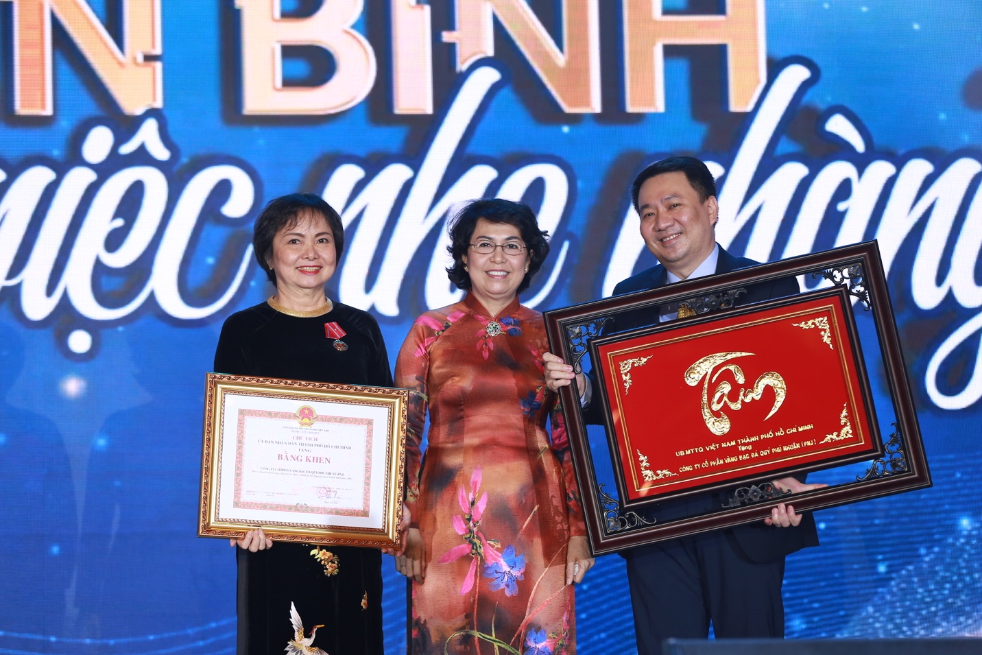 Bà Cao Thị Ngọc Dung, Chủ tịch Hội đồng quản trị PNJ được vinh danh tại chương trình - Ảnh: PNJ