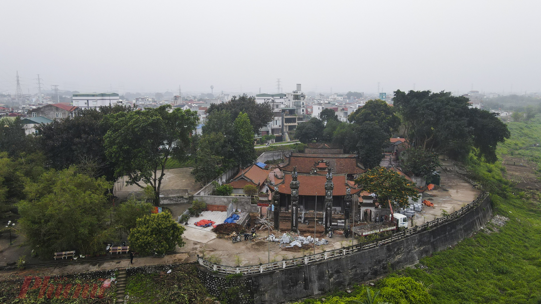  Ông Nguyễn Ngọc Phong, chủ tịch ubnd phường Thụy Phương, quận Bắc Từ Liêm, Hà Nội) cho biết: “Dự án này theo chủ chương của quận, do quận là chủ đầu tư, phường chỉ nắm bắt phối hợp, tất cả quá trình do quận triển khai. Các hạng mục xuống cấp sẽ được tu bổ, thay thế, để đảm bảo được tuổi thọ của công trình.