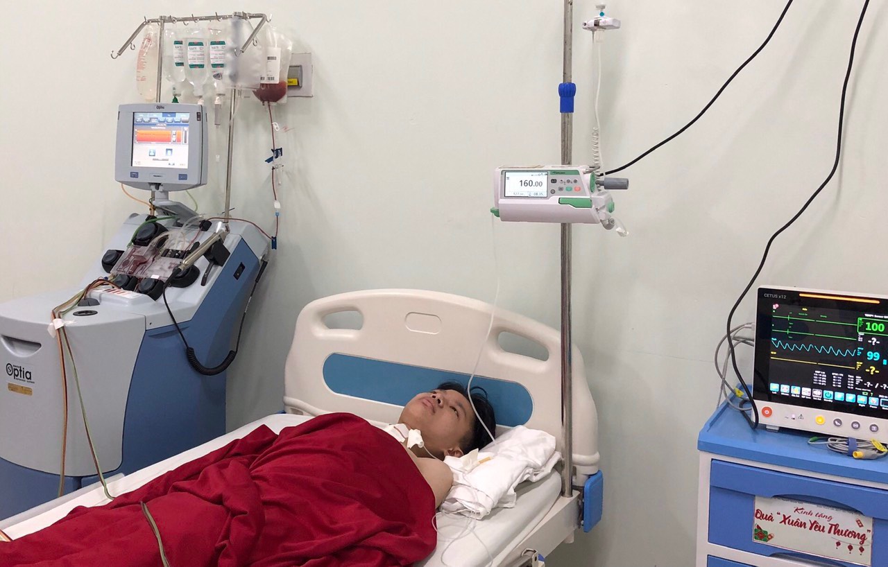  Cháu Nguyễn Tuấn H.  trong quá trình điều trị tại Bệnh viện T.Ư Huế