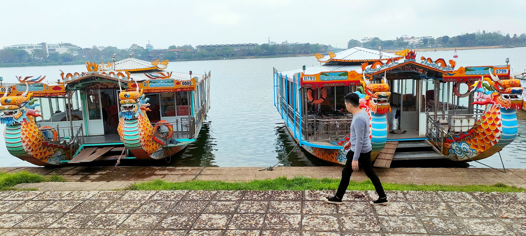 Nhiều chủ thuyền rồng trên sông Hương đứng ngồi không yên khi thuyền sắp hết niên hạn sử dụng