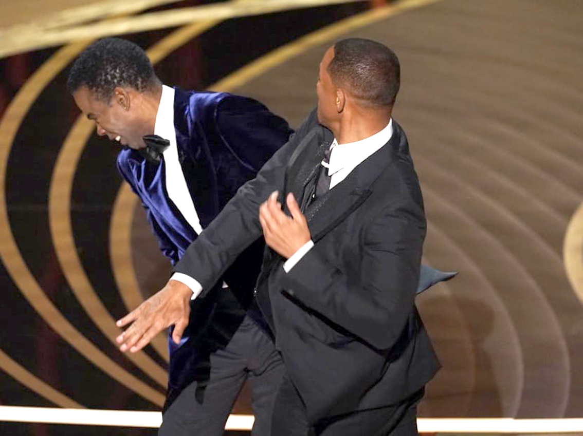 Will Smith tát Chris Rock, hành động gây sửng sốt tại lễ trao giải Oscar lần thứ 94 hôm 28/3 - ẢNH: AP