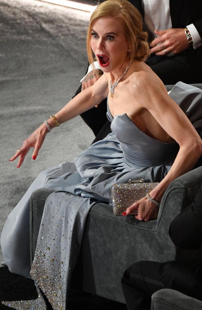 Nicole Kidman hốt hoảng khi Will Smith tát đồng nghiệp trên sân khấu. Ảnh: Interner
