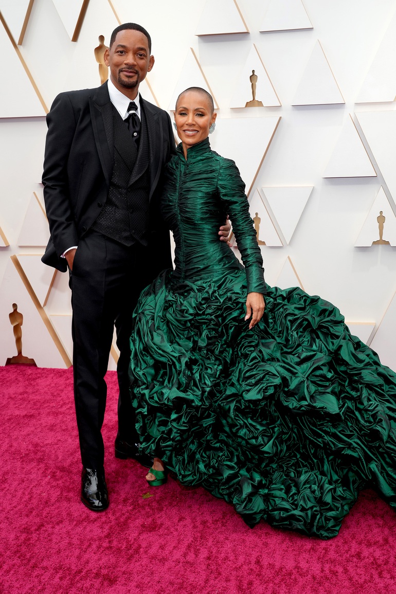 Will Smith và vợ trên thảm đỏ Oscar. Nhiều năm qua Jada đối mặt với nỗi tự ti về rụng tóc.