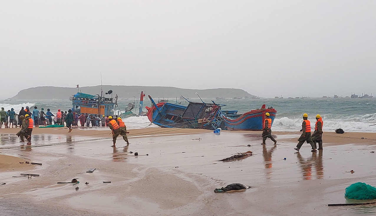 Tàu cá bị đánh chìm ở khu vực biển Long Thủy chủ yếu của ngư dân thành phố Tuy Hòa và huyện Tuy An (tỉnh Phú Yên). 