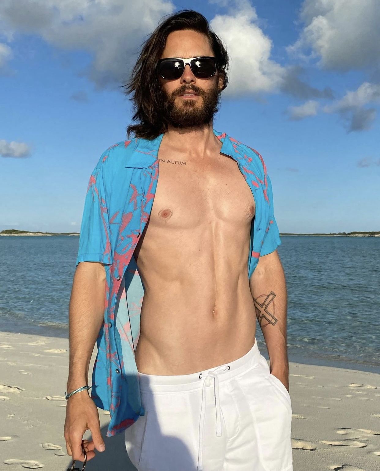 Bức ảnh hiếm hoi Jared Leto cởi trần để lộ cơ thể 