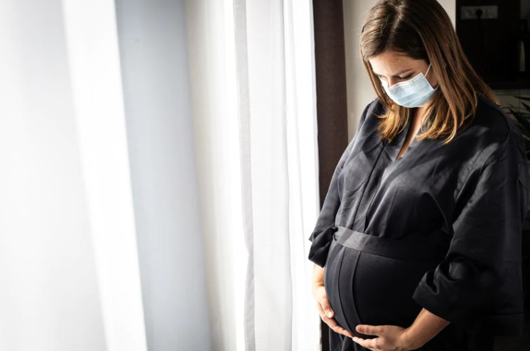 Nhiều nghiên cứu trước đây cũng đã chỉ ra rằng, thai phụ bị nhiễm COVID-19 sẽ dễ gặp các rủi ro thai sản