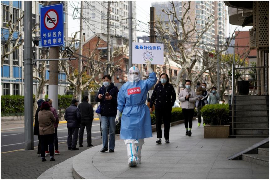 Trung Quốc là một trong những nơi cuối cùng còn lại theo cách tiếp cận zero g khôn COVID đối với đại dịch - Ảnh: REUTERS