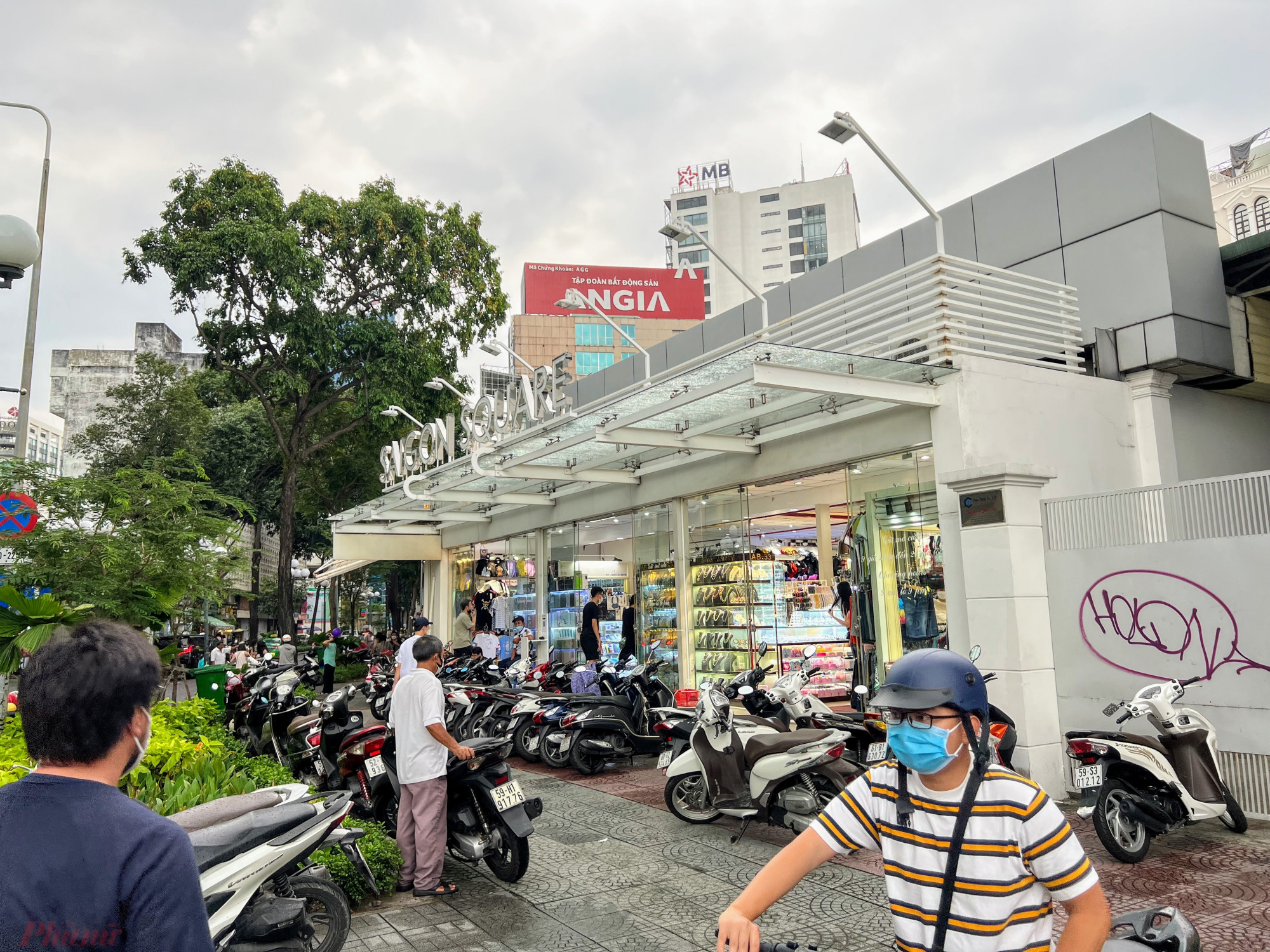 Còn tại trung tâm mua sắm khu vực trung tâm quận 1, TPHCM như Saigon Squea