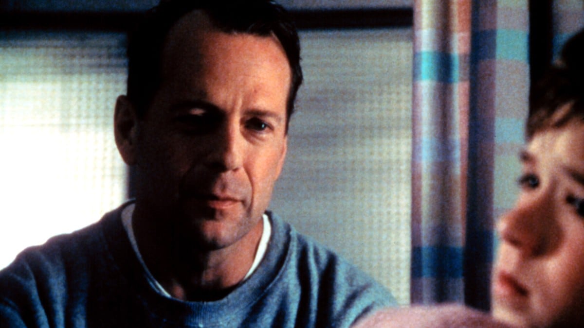 Một trong những vai diễn gây dấu ấn của Bruce Willis là vai bác sĩ tâm lý trong The Sixth Sense