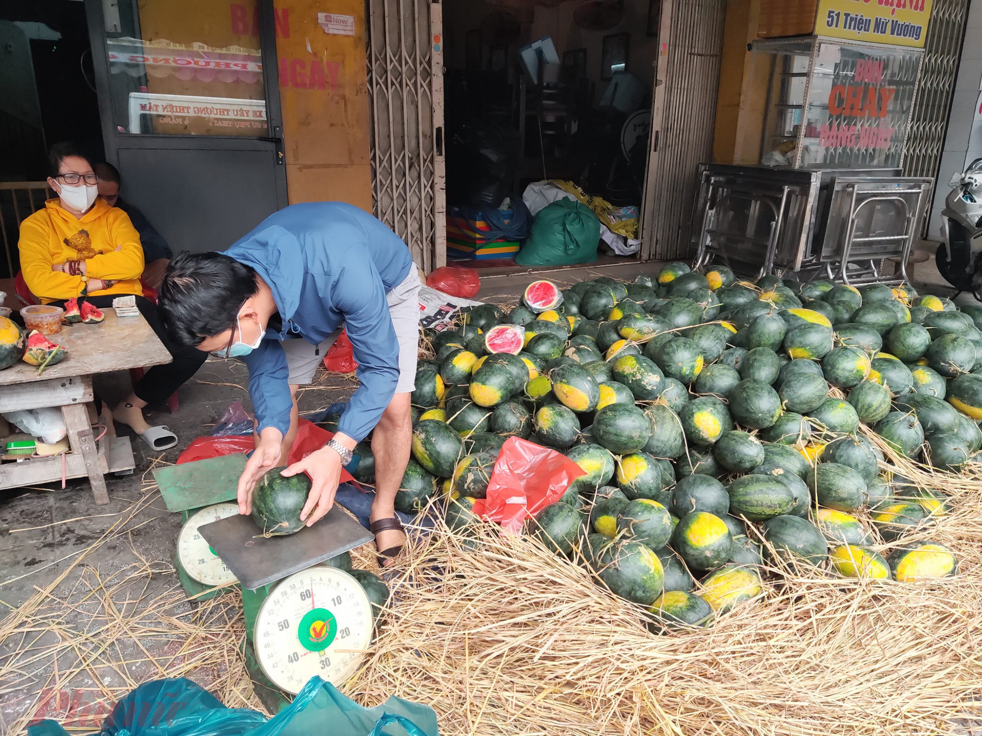 Nhiều cá nhân, tổ chức thiện nguyện ở Đà Nẵng đã tích cực hỗ trợ thu mua dưa hấu giúp nông dân Quảng Nam những ngày qua