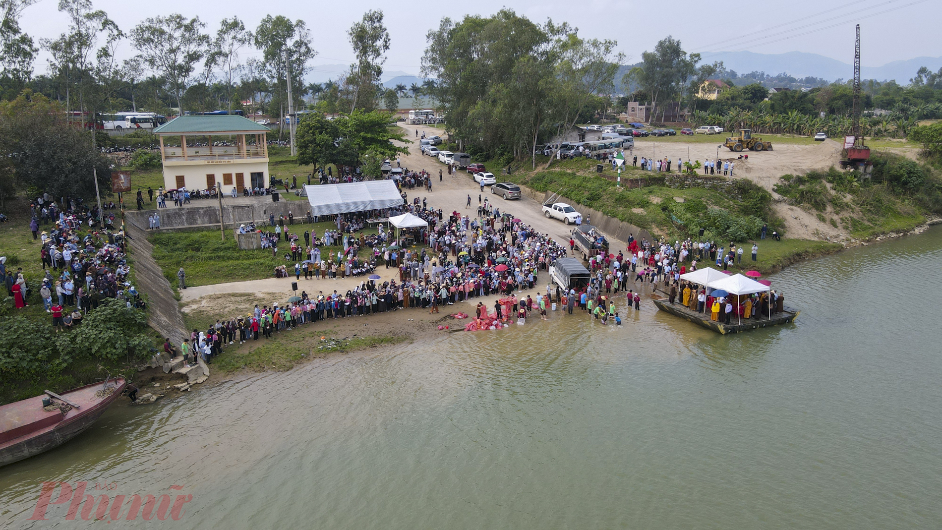 Vào 14 giờ ngày 5/4/2022, chùa Viên Quang long trọng tổ chức lễ phóng sinh trên bến thuyền Vua Mai Hắc Đế, Nam Đàn, Nghệ An với sự tham dự của hàng trăm Phật tử và người dân đến từ nhiều nơi, dưới sự chủ trì của Sư Phụ TT. Thích Chân Quang - Phó ban Kinh tế Tài Chính TƯ GHPGVN, Viện chủ Thiền Tôn Phật Quang BRVT. 