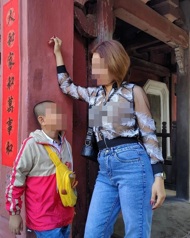 Tháng 2/2021, một du khách thả rông chụp ảnh tại Chùa Cầu khiến dư luận lên án, chỉ trích