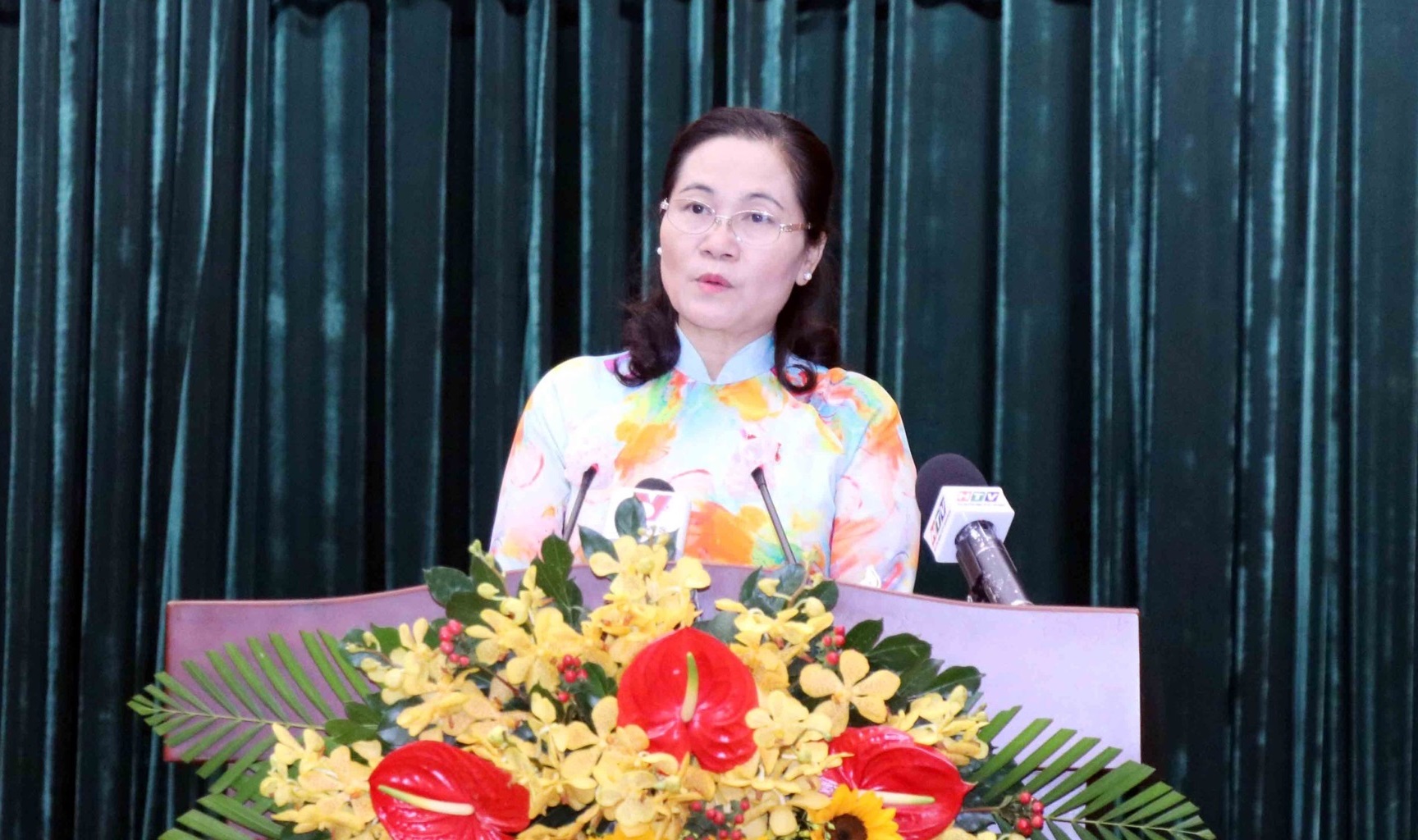 Chủ tịch HĐND TPHCM Nguyễn Thị Lệ phát biểu bế mạc kỳ họp thứ năm HĐND TPHCM khóa X chiều 7/4. Ảnh: Quốc Ngọc