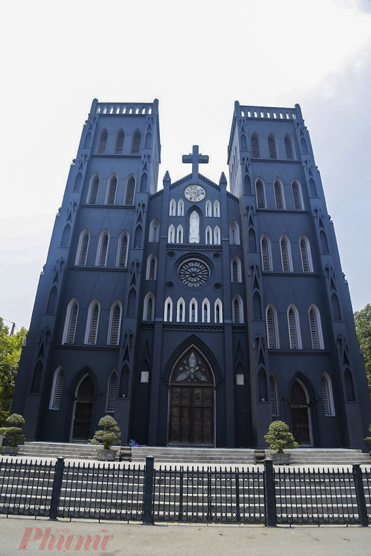 Tính đến thời điểm hiện tại, việc trùng tu nhà thờ gần như đã hoàn thiện chỉ còn phần sơn 2 tháp và mặt trước cửa nhà thờ.