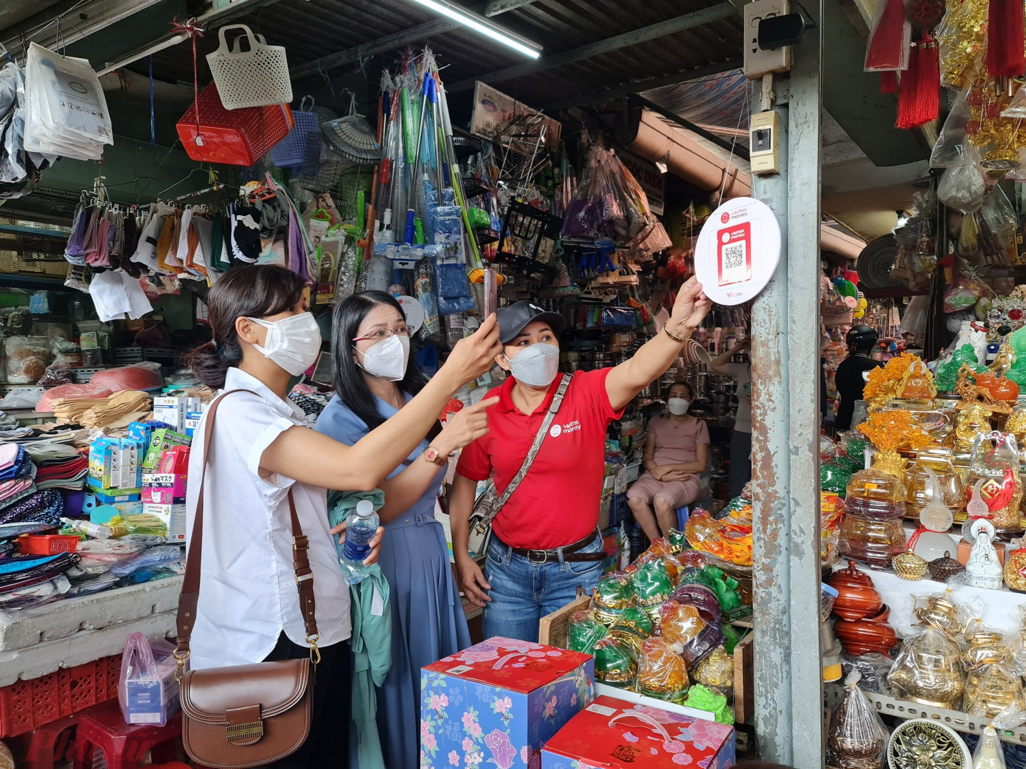 Hàng ngàn tiểu thương ở các chợ lớn của Đà Nẵng đã được trang bị thanh toán qua ứng dụng trên điện thoại