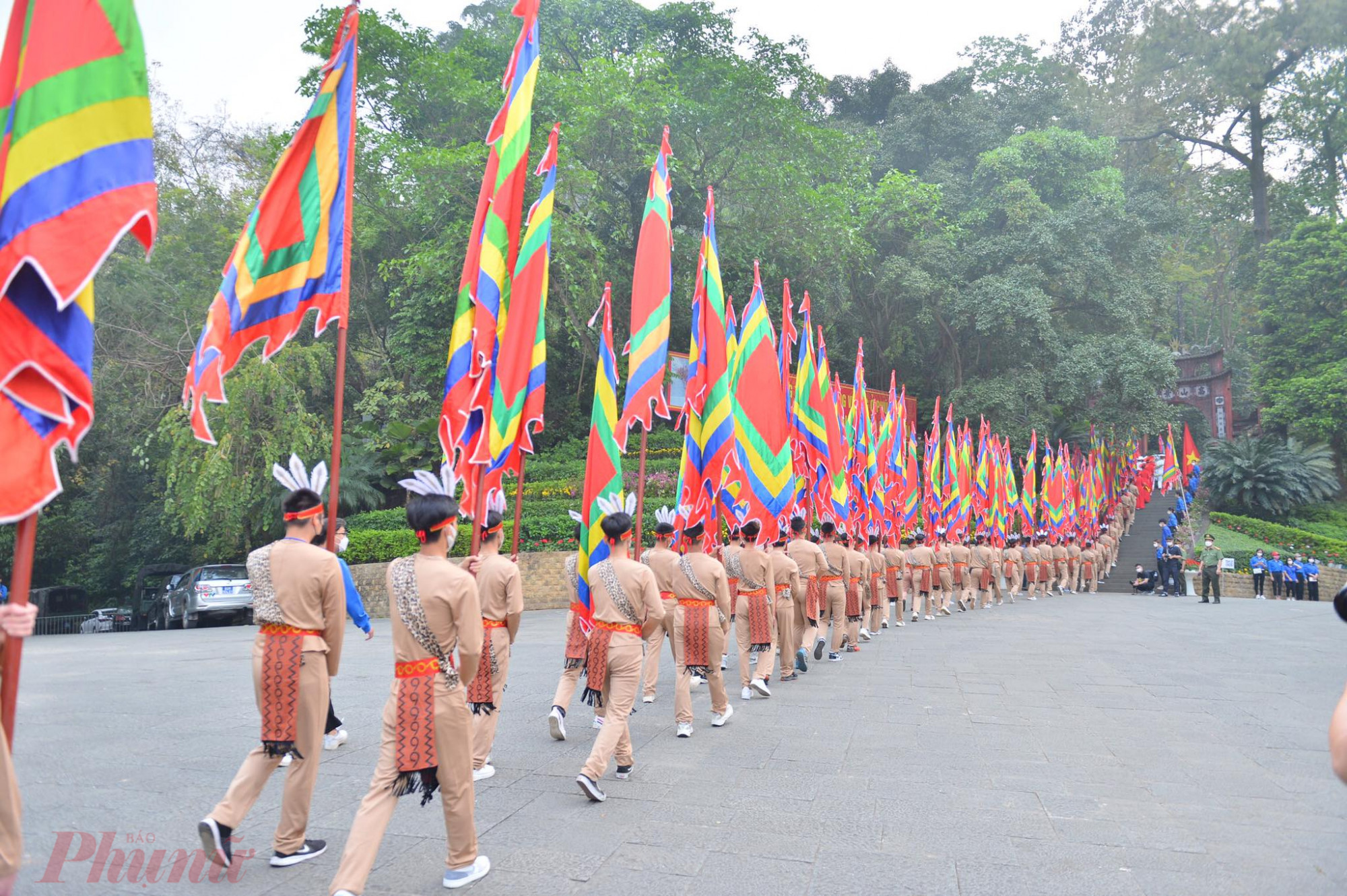 Sáng ngày 10/3 âm lịch (10/4) bắt đầu diễn ra lễ dâng hương các vua Hùng ở núi Nghĩa Lĩnh (TP Việt Trì, Phú Thọ).
