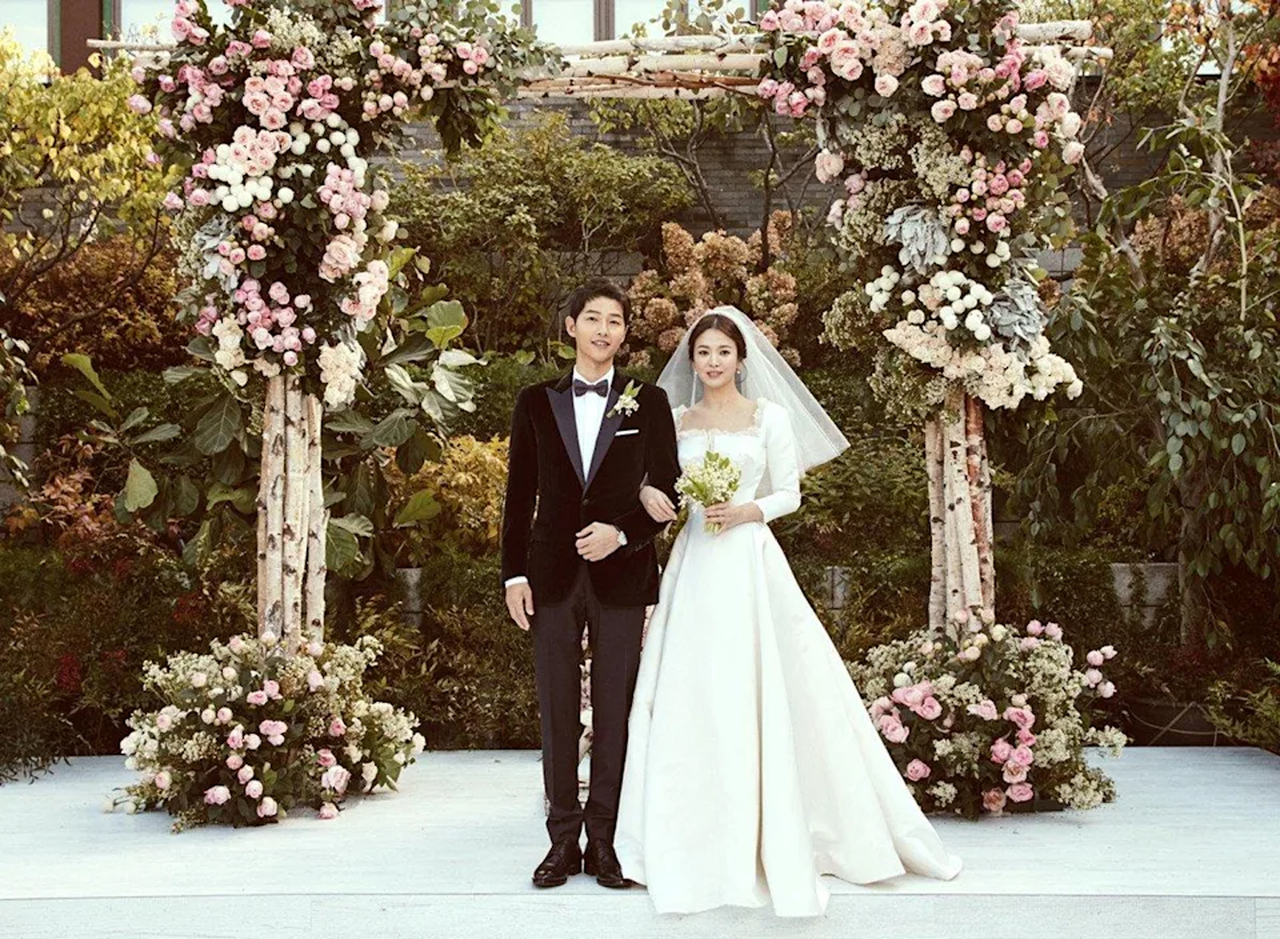Đám cưới cổ tích của bộ đôi Song-Song quy tụ dàn sao nổi tiếng.