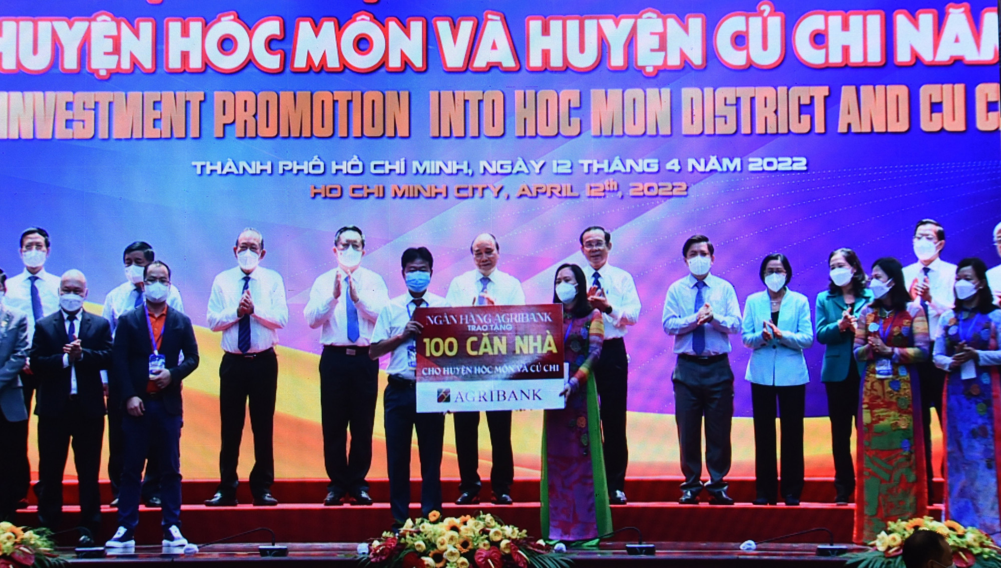 nhà đầu tư đã ký kết tài trợ 1.000 căn nhà cho hai huyện Hóc Môn và Củ Chi