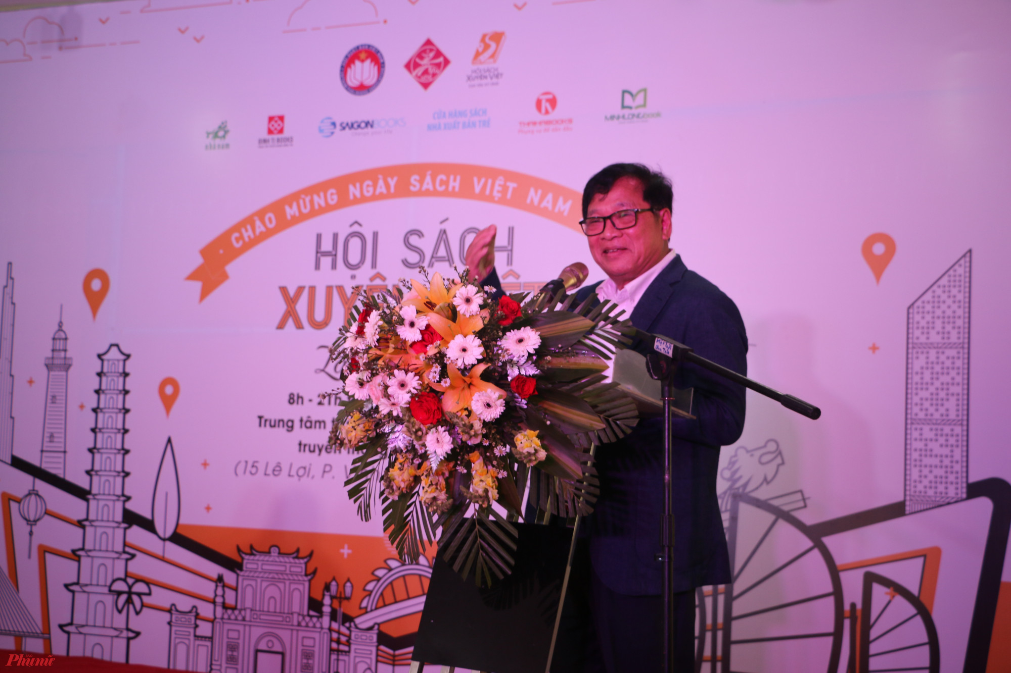 Ông Lê Hoàng – Phó chủ tịch Hội xuất bản Việt Nam, phụ trách phía Nam phát biểu tại lễ khai mạc