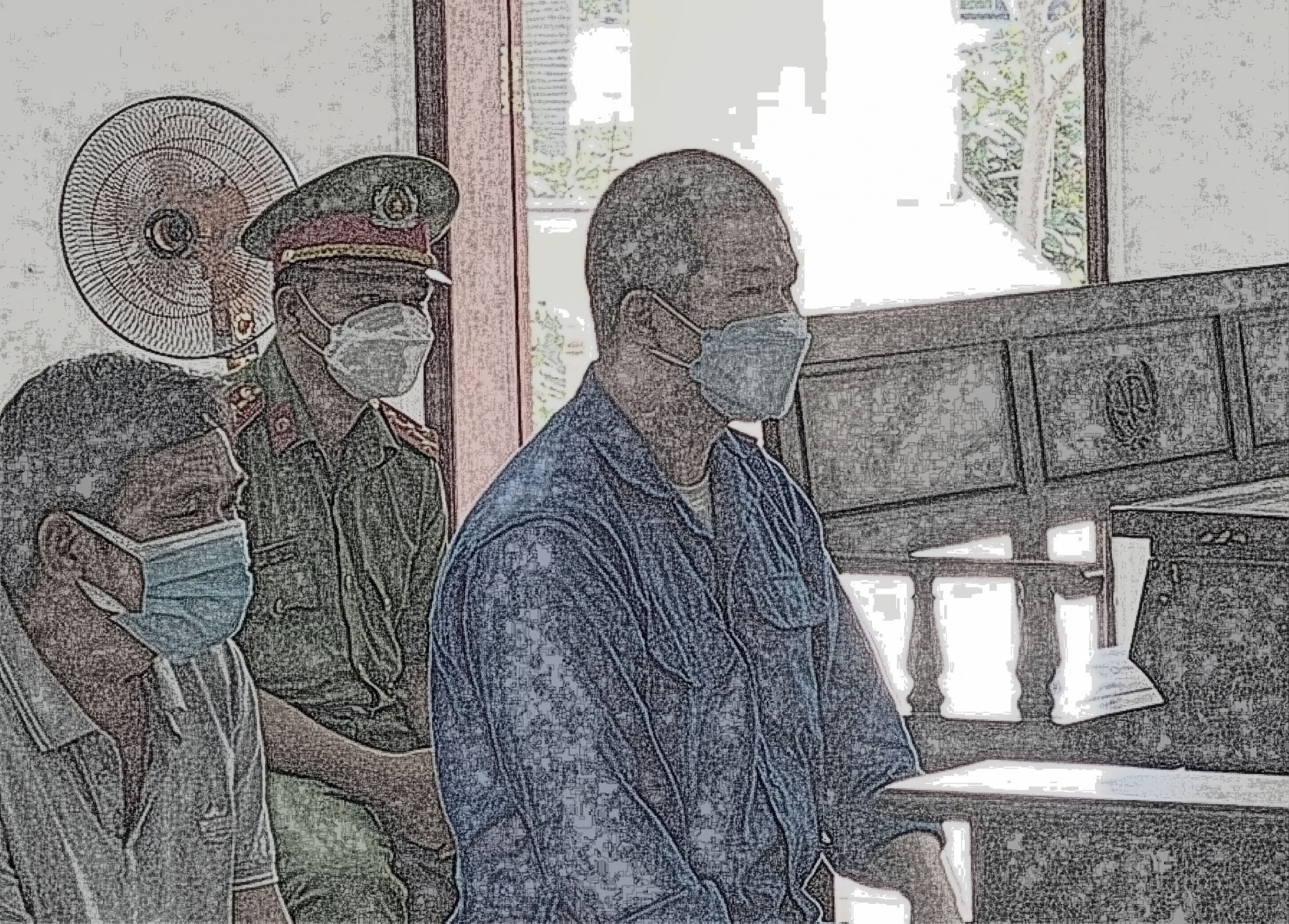 Bị cáo Phạm Văn Cung (bìa phải) tại phiên tòa ngày 13/4