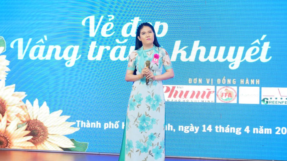 Nguyễn Ngọc Quỳnh Trân giao lưu trong chương trình “Vẻ đẹp vầng trăng khuyết” 