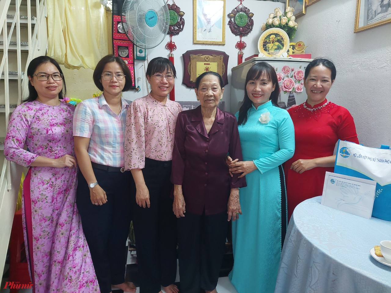 Đoàn Hội LHPN TPHCM đã đến thăm Bà Mẹ Việt Nam Anh hùng Sơn Thị Kỷ