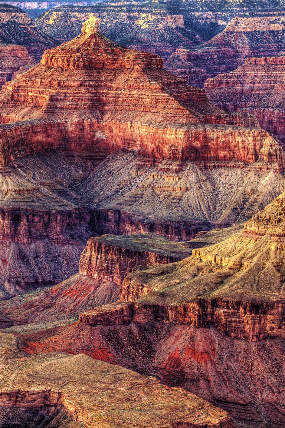 Grand Canyon, Hoa Kỳ Chỉ riêng kích thước tuyệt đối của hẻm núi này đã là ngoạn mục, nhưng các lớp đá đỏ chỉ đơn giản là tuyệt đẹp. Hãy đến để đón bình minh và hoàng hôn, hoặc đơn giản là đi bộ quanh hẻm núi và tận hưởng tất cả.