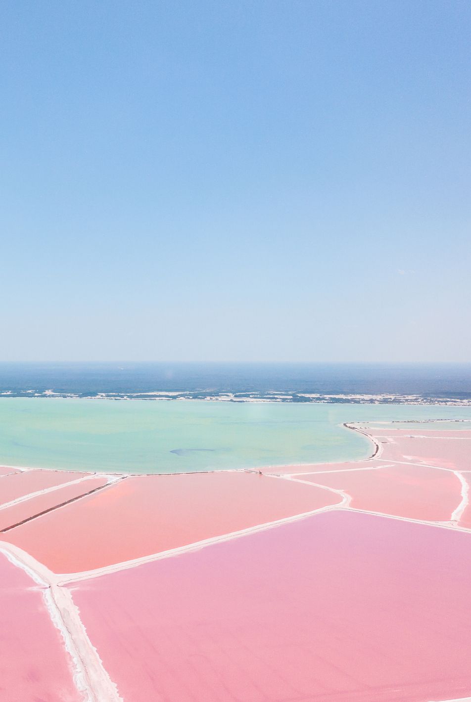 Las Coloradas, Mexico Những đầm nước màu phấn này ở Yucatán, Mexico, là những gì mà những giấc mơ về bảng màu được tạo nên. Đó là một trăm phần trăm giá trị cho chuyến đi đường nếu bạn ở Tulum hoặc Cancún.