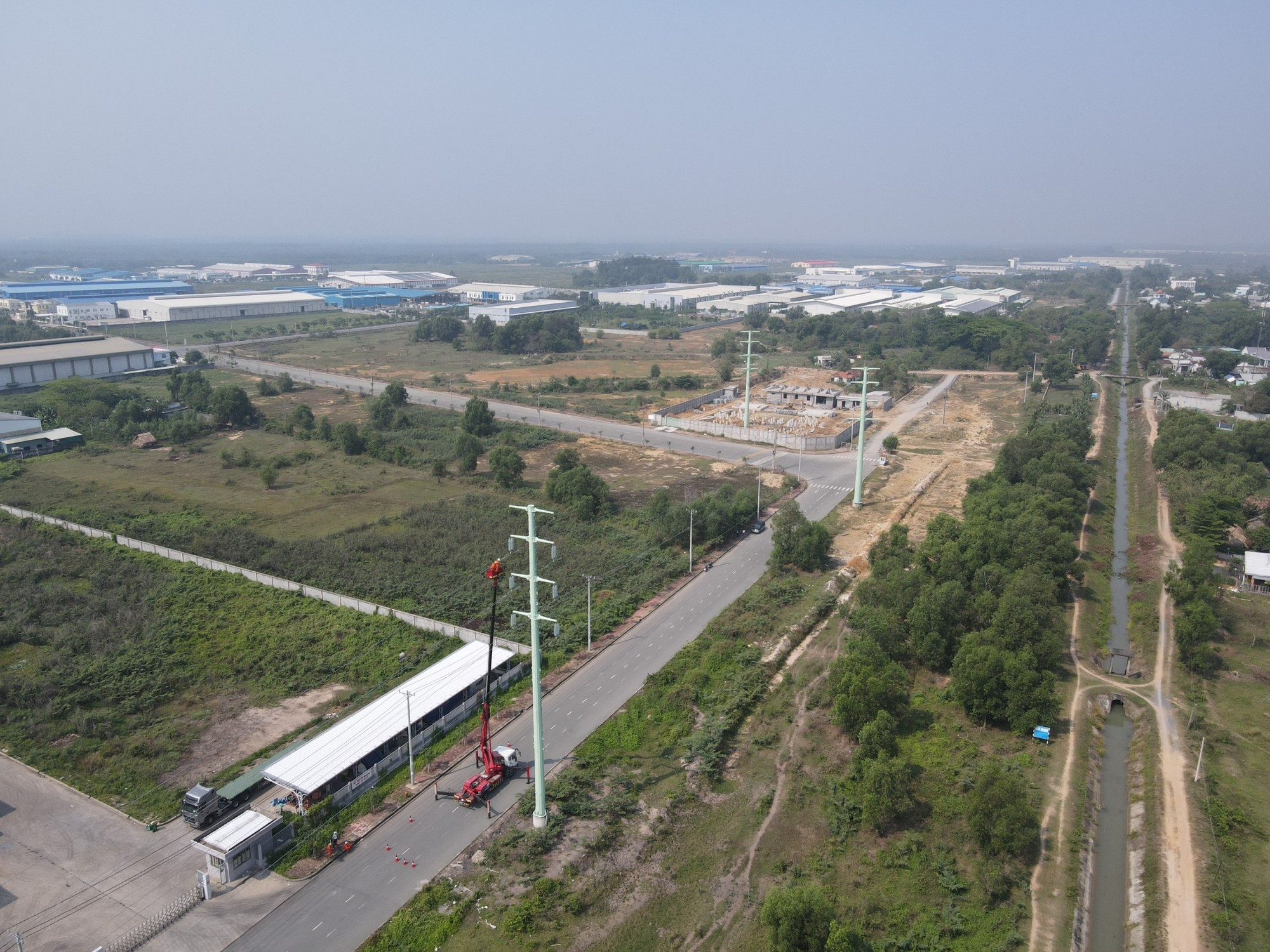 Toàn cảnh công trường thi công  TBA 110kV Tân Phú Trung và đường dây đấu nối