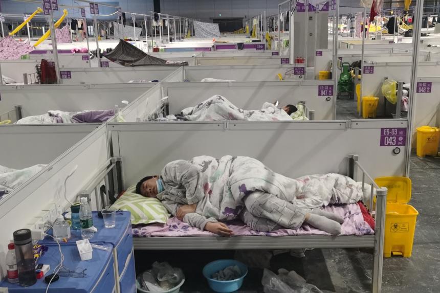 Báo cáo của Thượng Hải về những ca tử vong đầu tiên xảy ra sau hơn một tháng kể từ khi dịch bệnh bùng phát. ẢNH: EPA-EFE