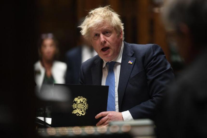Thủ tướng Anh Boris Johnson xin lỗi các nghị sĩ trong Quốc hội, ngày 19/4.