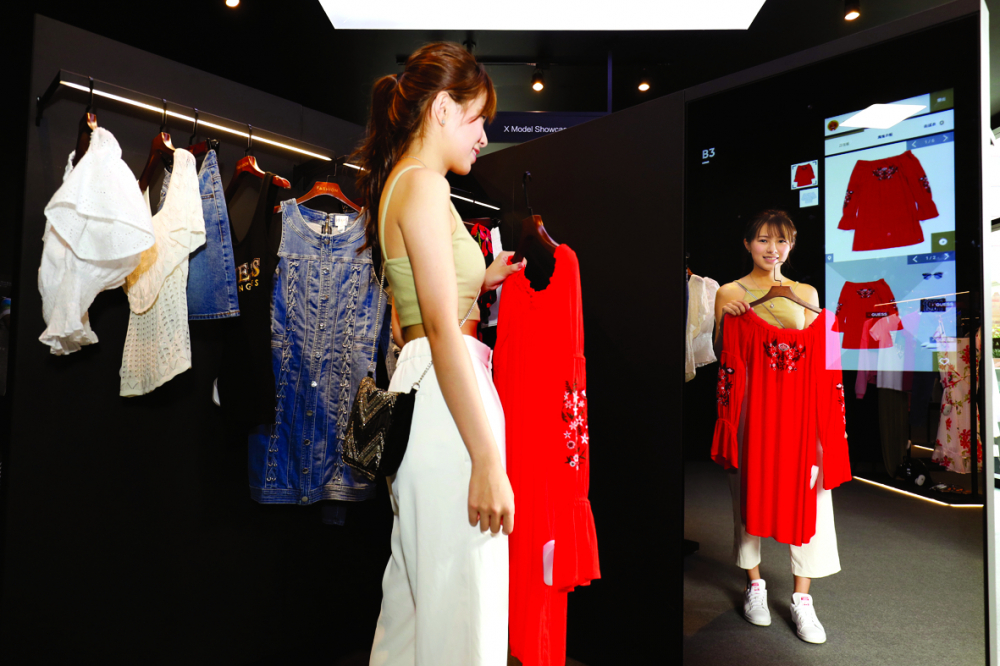 Bên trong cửa hàng FashionAI của Alibaba