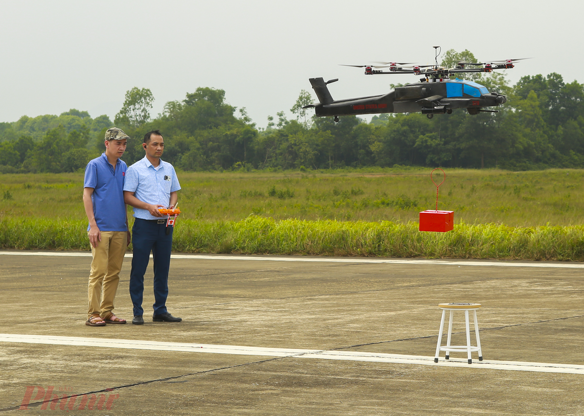 Bài thi kéo thả đồ vật bằng máy bay trực thăng được đánh giá là khó nhất tại cuộc thi.