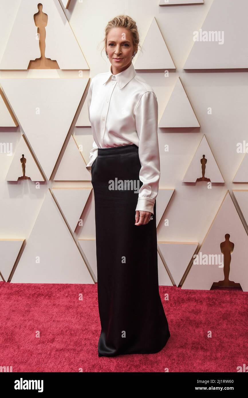 Uma Thurman sang trọng trên thảm đỏ Oscar 2022.