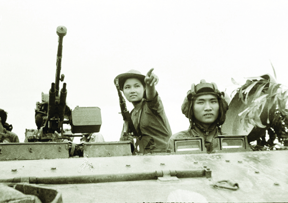 Nữ biệt động Sài Gòn hướng dẫn quân Giải phóng tiến vào sân bay Tân Sơn Nhất ẢNH TƯ LIỆU